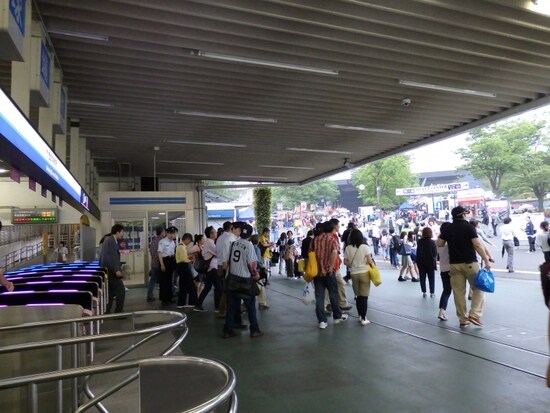 プロ野球12球団で最寄りの電車の駅から最も近い西武ドーム