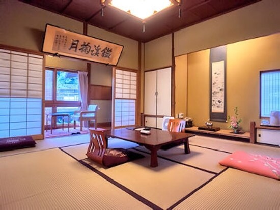 会津東山温泉「向瀧」の客室