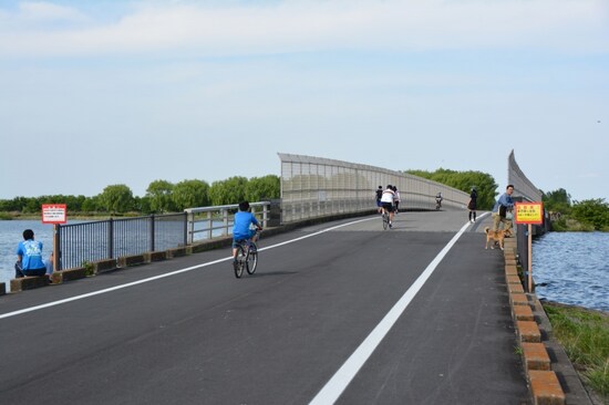 谷中湖の南西端に架かる下宮橋