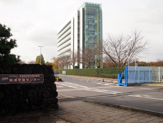 休館日は月曜日（祝日、夏休み等の月曜日は開館）、年末年始も休館する。