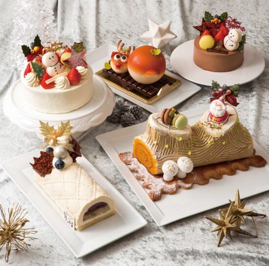 手前左から時計回りに ノエル ブラン、クリスマスショートケーキ（生クリーム）、ルドルフ、 クリスマスショートケーキ（チョコレートクリーム）、ビュッシュ・ドゥ・ノエル