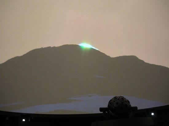 こんな美しい景色がドーム全面に映しだされる。なお、肝心の星空については記者のカメラスキルではまともに撮ることができなかった。