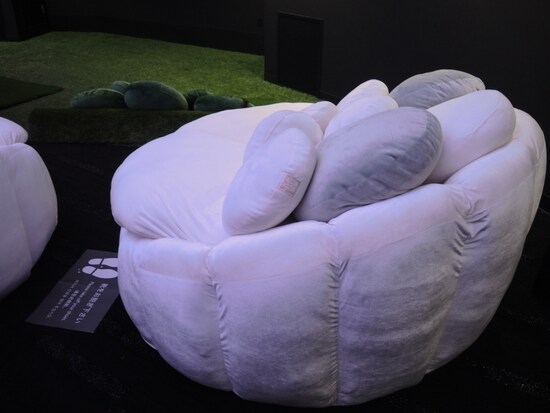 記者の隣に座ってくれるパートナーを求む。