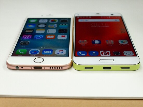 iPhone 6s（左）との比較（下部）