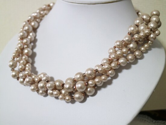 パールのマルチネックレス