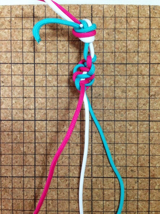 マクラメ：ねじり結びの編み方