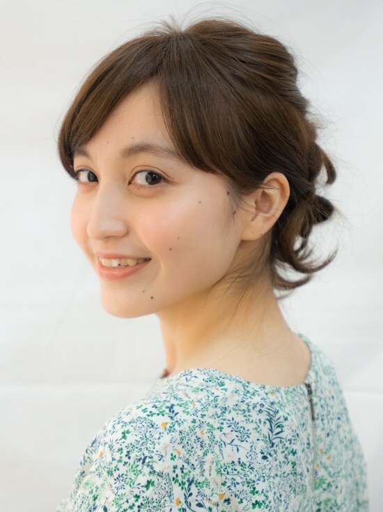 伸ばしかけヘアを可愛くのりきるミディアムアレンジ