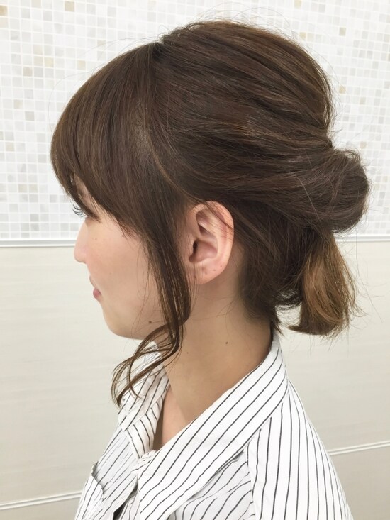 画像 8 9 ボブヘアすっきり 簡単2ステップのまとめ髪アレンジ ヘアアレンジ All About 画像 8 9 ボブヘアすっきり 簡単2ステップのまとめ髪アレンジ ヘアアレンジ All About