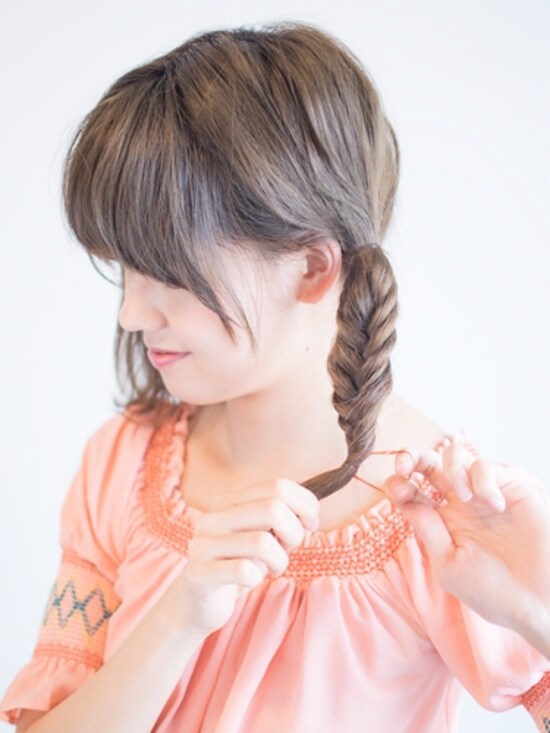 画像 12 21 フィッシュボーンの二つ結び ゴムだけで簡単ツインヘアアレンジ ヘアアレンジ All About 画像 12 21 フィッシュボーンの二つ結び ゴムだけで簡単ツインヘアアレンジ ヘアアレンジ All About