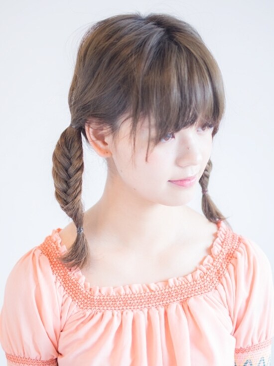 画像 16 21 フィッシュボーンの二つ結び ゴムだけで簡単ツインヘア 画像 16 21 フィッシュボーンの二つ結び ゴムだけで簡単ツインヘア