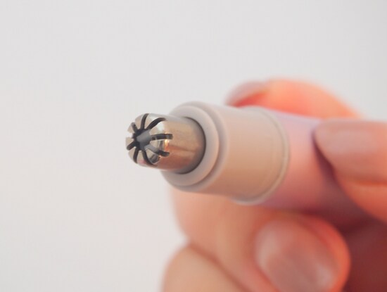 鼻に入れても刃が当たらないので安心