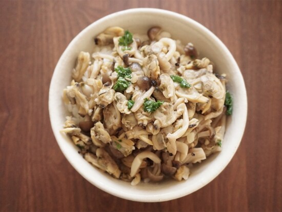 あさりとキノコのガーリックバター丼