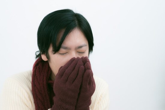 セーター、手袋、マフラー、ストール……気づいたら穴だらけ……一体、なぜ？