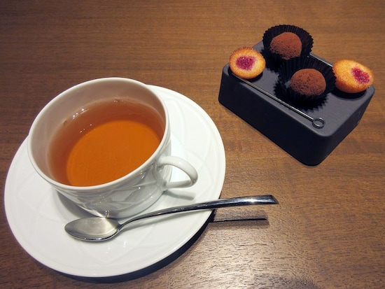 コーヒー、紅茶と小菓子
