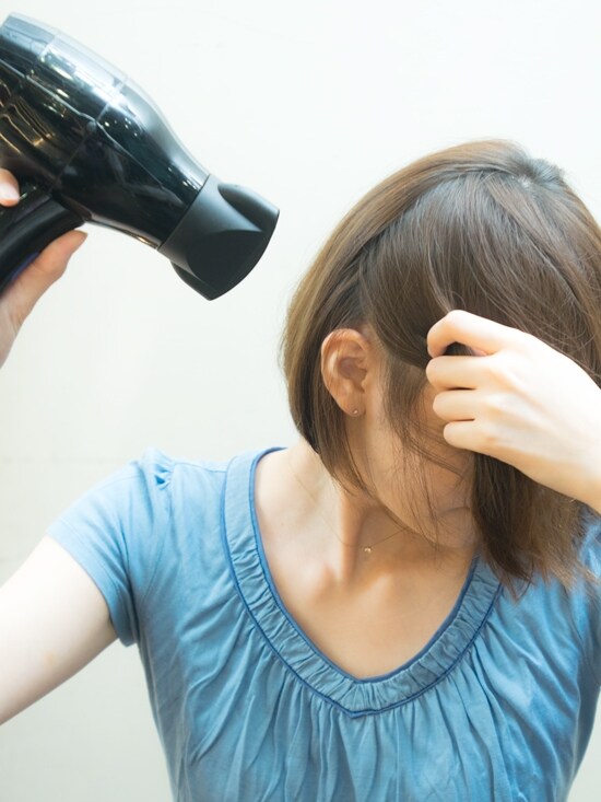 下を向いて上からドライヤーをあてるとやりやすい