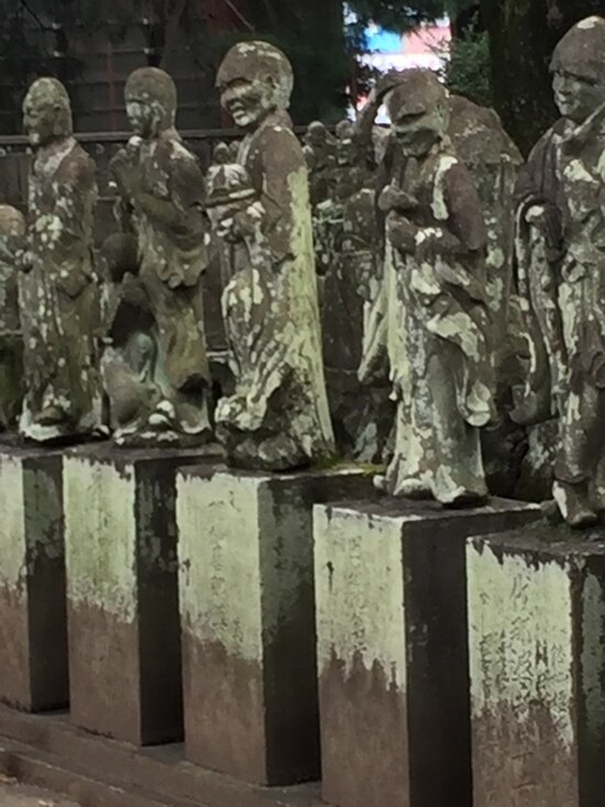 五百羅漢。表情を観察しているとみんなかわいく思えてくる。