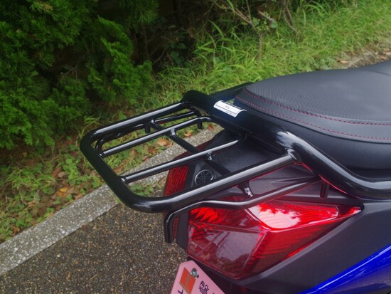 標準でリアキャリアを装備している