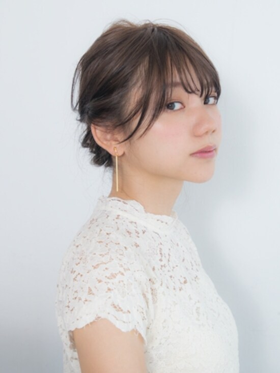 すっきり上品な低めのおだんごヘア