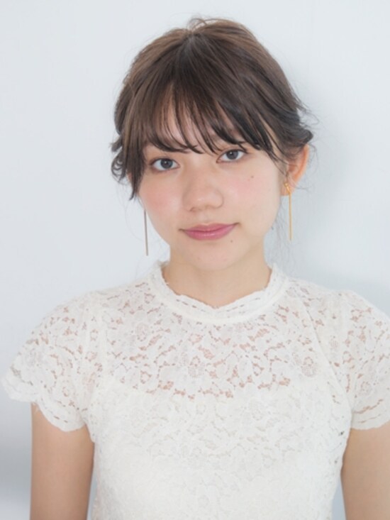 すっきり上品な低めのおだんごヘア