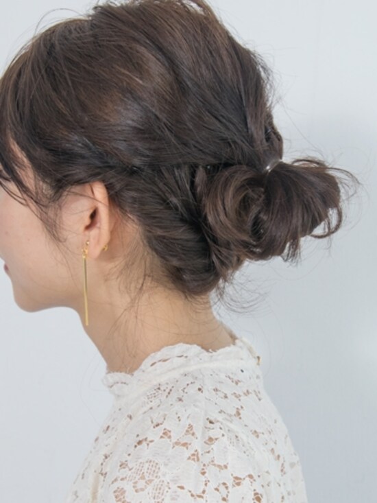 毛先を残してシリコンゴムで結ぶ