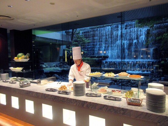 デザートのブッフェ台