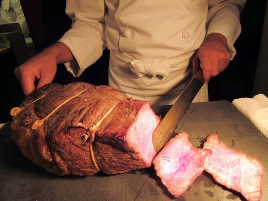 岩手県産黒毛和牛モモ肉のローストビーフ