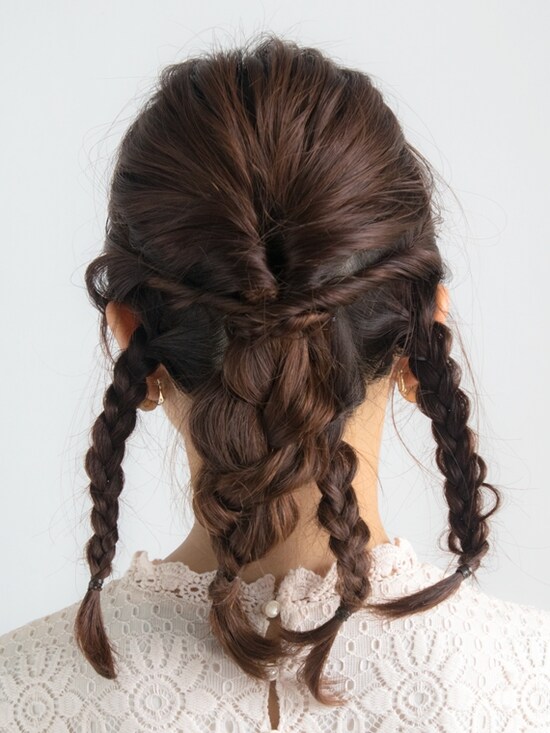 ねじった毛束が頭皮に沿うように留める