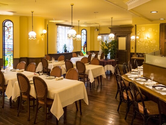 霧笛楼では1981年の開業以来、初めて1週間休業し、館内を改修。1階メインダイニングのようす（2016年9月16日撮影）