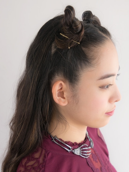 画像 7 ねじって簡単ツノヘアアレンジ ハロウィン小悪魔風デビルホーンヘア 結婚式 パーティーヘアアレンジ All About 画像 7 ねじって簡単ツノヘアアレンジ ハロウィン小悪魔風デビルホーンヘア 結婚式 パーティーヘアアレンジ All About
