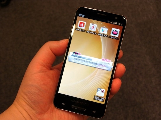 ホバー、シンプルUI対応の気配りスマートフォンELUGA P P-03E