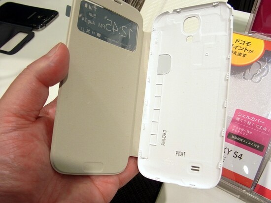 センサー内蔵で開閉で電源オンオフするケース