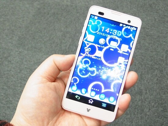 4.7インチ、2600mAhバッテリとスペックは通常のスマートフォンと遜色ない機能を搭載