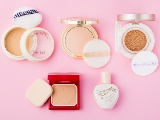 パウダー、リキッド、クッションなど質感も様々