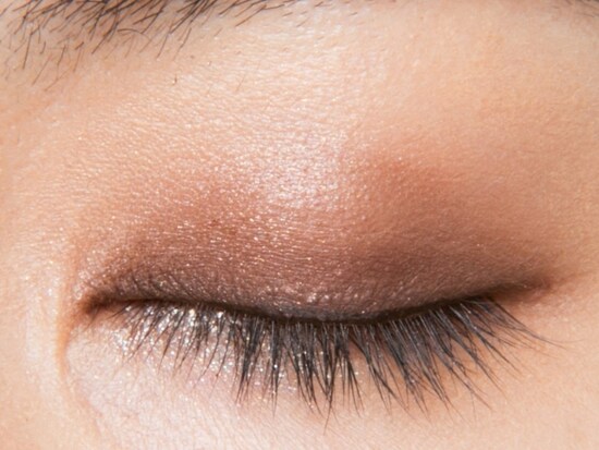 まぶたの中央の光部分がハイライト