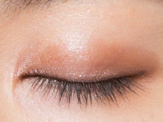 目頭か目尻にポイントを置くとオシャレ