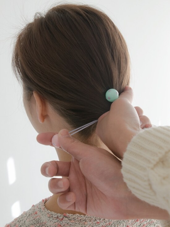 画像 21 31 ヘアゴムの結び方 子供も大人も使える 飾り付きヘアゴムの付け方 ヘアアレンジ All About