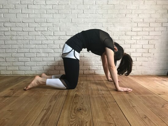 目線はお腹のほうに