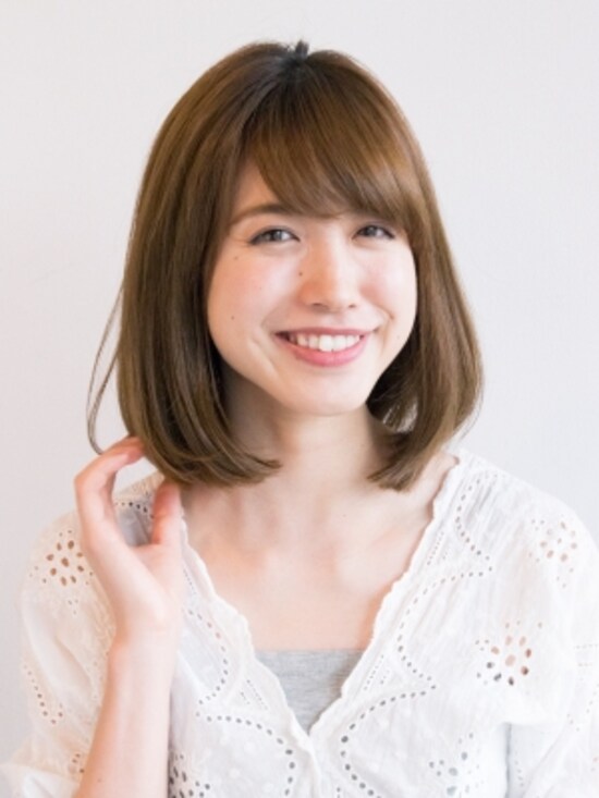 ヘアアイロンで毛先までつやつやのストレートヘアをキープ!