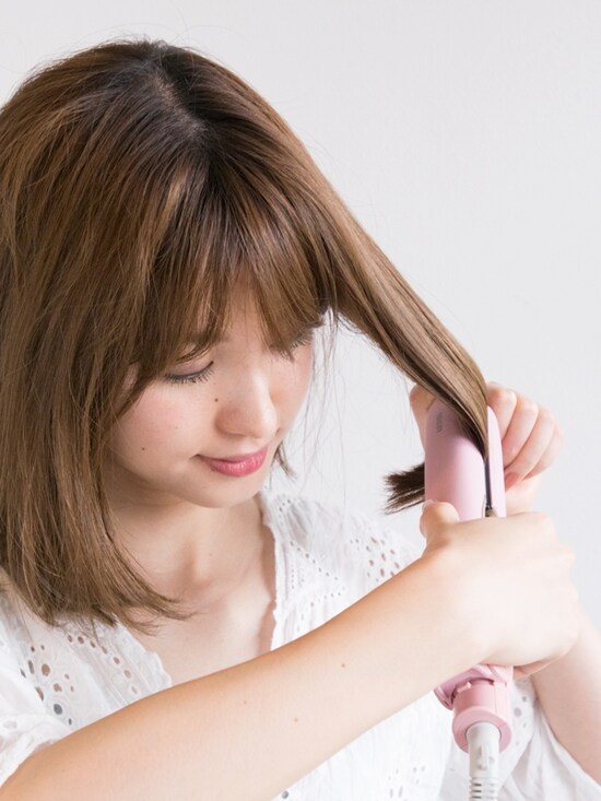 画像 6 24 くせ毛をストレートアイロンで直すには 雨の日でも長持ちさせるコツ ヘアセット ブロー All About