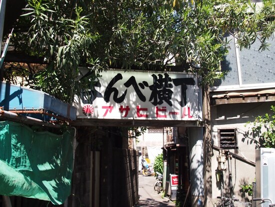 立石のランドマークともいえるゲート