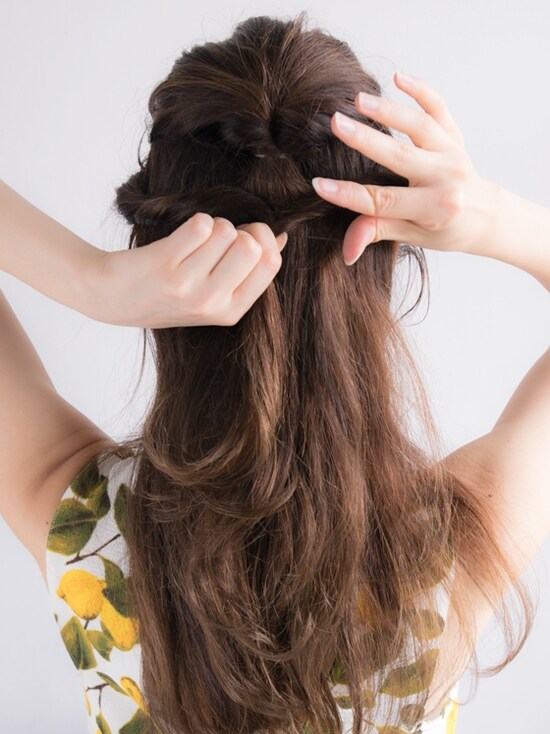 画像 17 24 麦わら帽子へアレンジ 帽子の跡が目立たない簡単おすすめヘア ヘアアレンジ All About