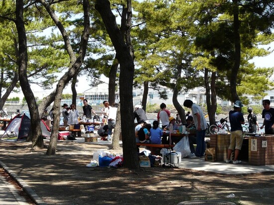 野島公園は木陰が多く、大人数のグループにおすすめ（画像提供：横濱グリル）