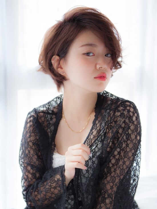 画像 4/6 ：耳かけショートボブ！40代に似合うヘアスタイルであか抜け度アップ [ヘアスタイル・髪型] All About
