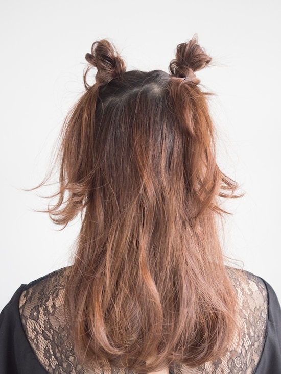 画像 9 ツノヘアアレンジのやり方 セルフで簡単ヘアスタイル 結婚式 パーティーヘアアレンジ All About