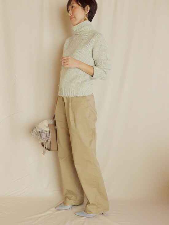 カラーニットコーデ