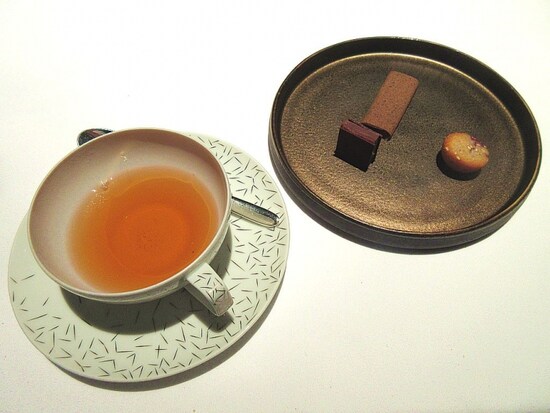 アジュール フォーティーファイブ 小菓子と飲み物