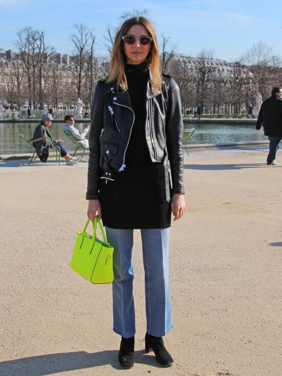 明るい色のバッグ・靴　(c)Rie Miyata