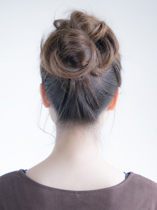 画像 4 19 お団子ヘアにボリュームを出す方法 ヘアアレンジ All 画像 4 19 お団子ヘアにボリュームを出す方法 ヘアアレンジ All