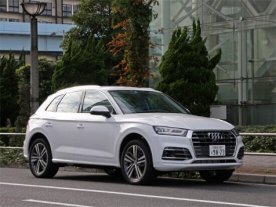 プレミアムSUVの2世代目。国内ではベーシックモデルのQ5 2.0TFSIクワトロ(657万円)と、ハイパフォーマンスモデルのSQ5(887万円)をラインナップする
