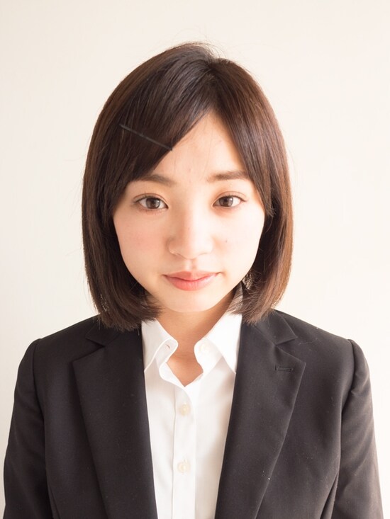 画像 6 25 就活で好印象な前髪の作り方 ピンの留め方 面接時にもおすすめ ヘアアレンジ All About